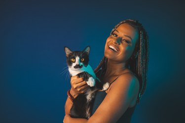 Afro woman holding a cat