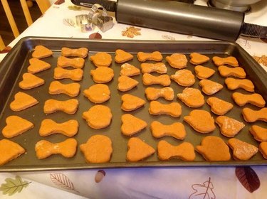 A cookie sheet of dog treats