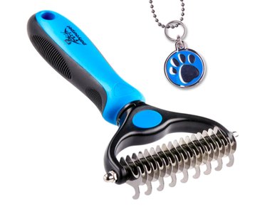 Pat Your Pet Deshedding Brush in blue with matching dog tag/key chain.