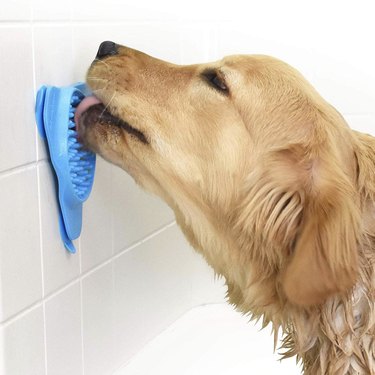 dog lick mat with suction for bath
