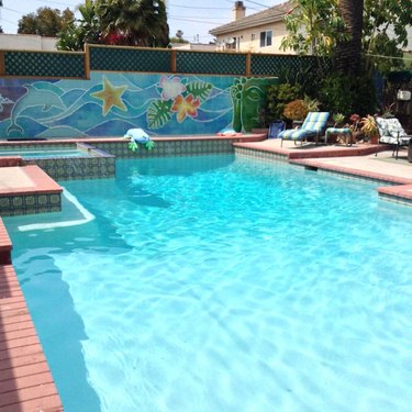 Large pool and spa in Santa Monica vacation home backyard