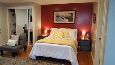 Studio cottage rental in Sawtelle neighborhood of Los Angeles with bed