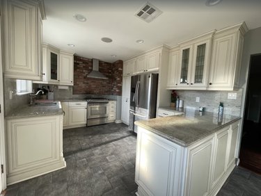 Hermosa Village Anaheim home; full kitchen view