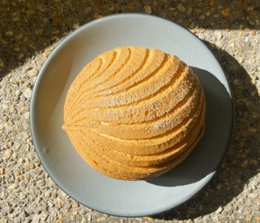 A concha bread on a plate.