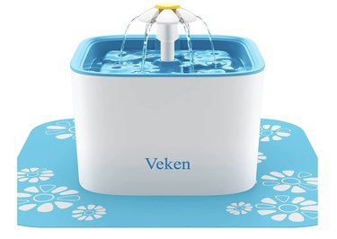 Veken Pet Fountain, 84 oz., with silicone mat.