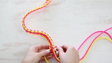 Tying square knots