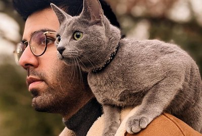 19 Shining Examples of Shoulder Pets (The Internet's New Aww-dorable Photo Trend)