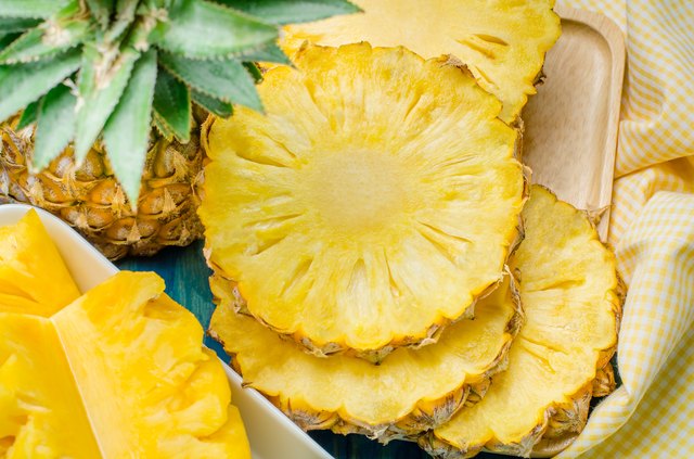 are pineapple leaves toxic to dogs