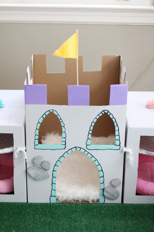 How To Make An Epic DIY Cat Castle Out Of Cardboard Boxes 